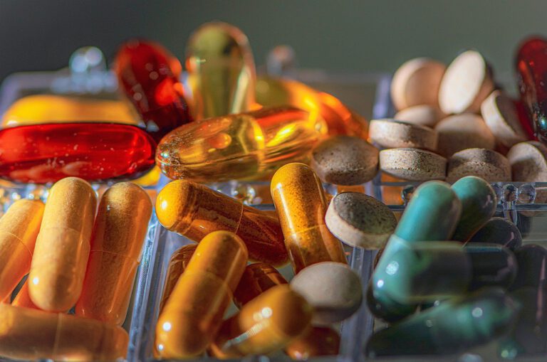 Read more about the article The Truth About Daily Multivitamin Use: Unveiling the Pros and Cons for Healthy Adults